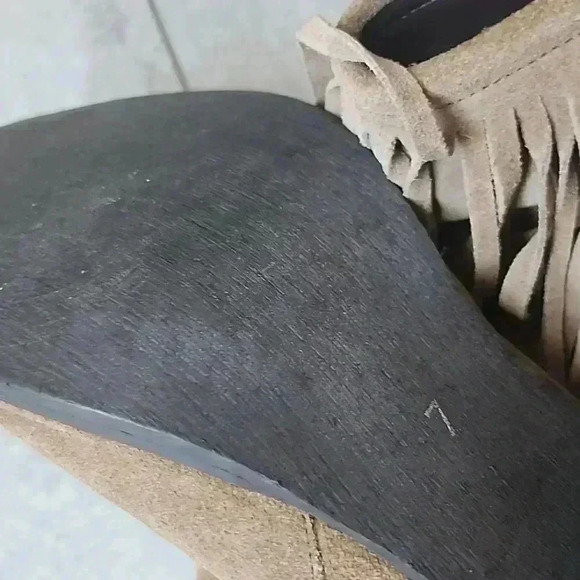 Genuine suede ankle booties with fringes - Picture 14 of 15